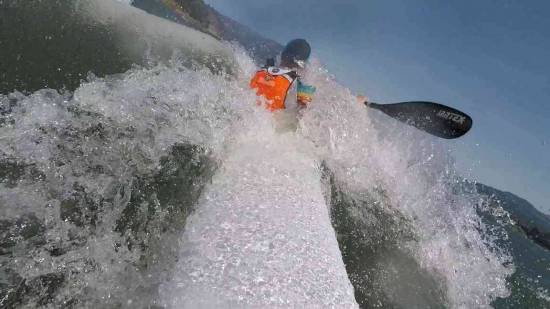 Wilson Reavley Powering Through Gorge Wave (2)